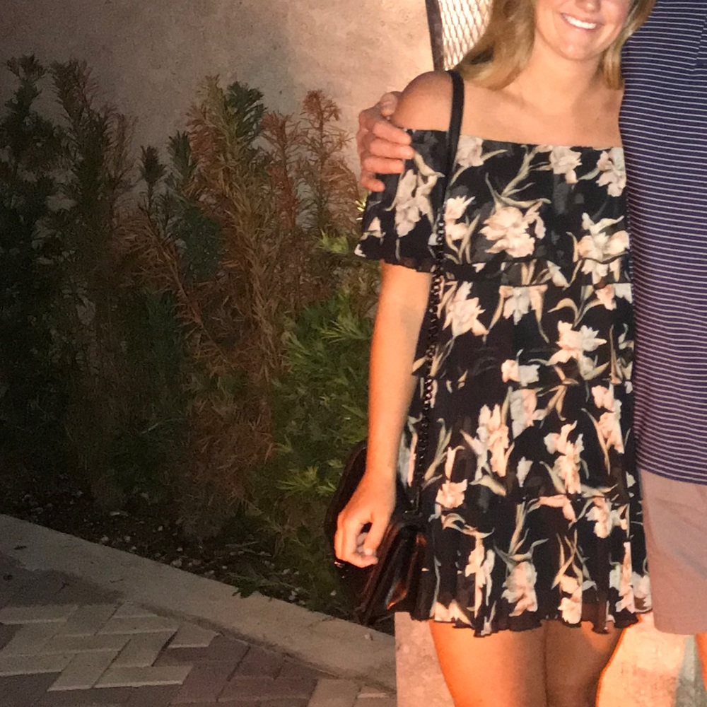 Off shoulder ruffle mini dress
